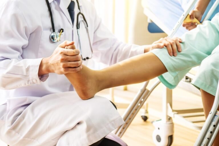 The best orthopedic doctor in Narasaraopet provides expert bone and joint care.